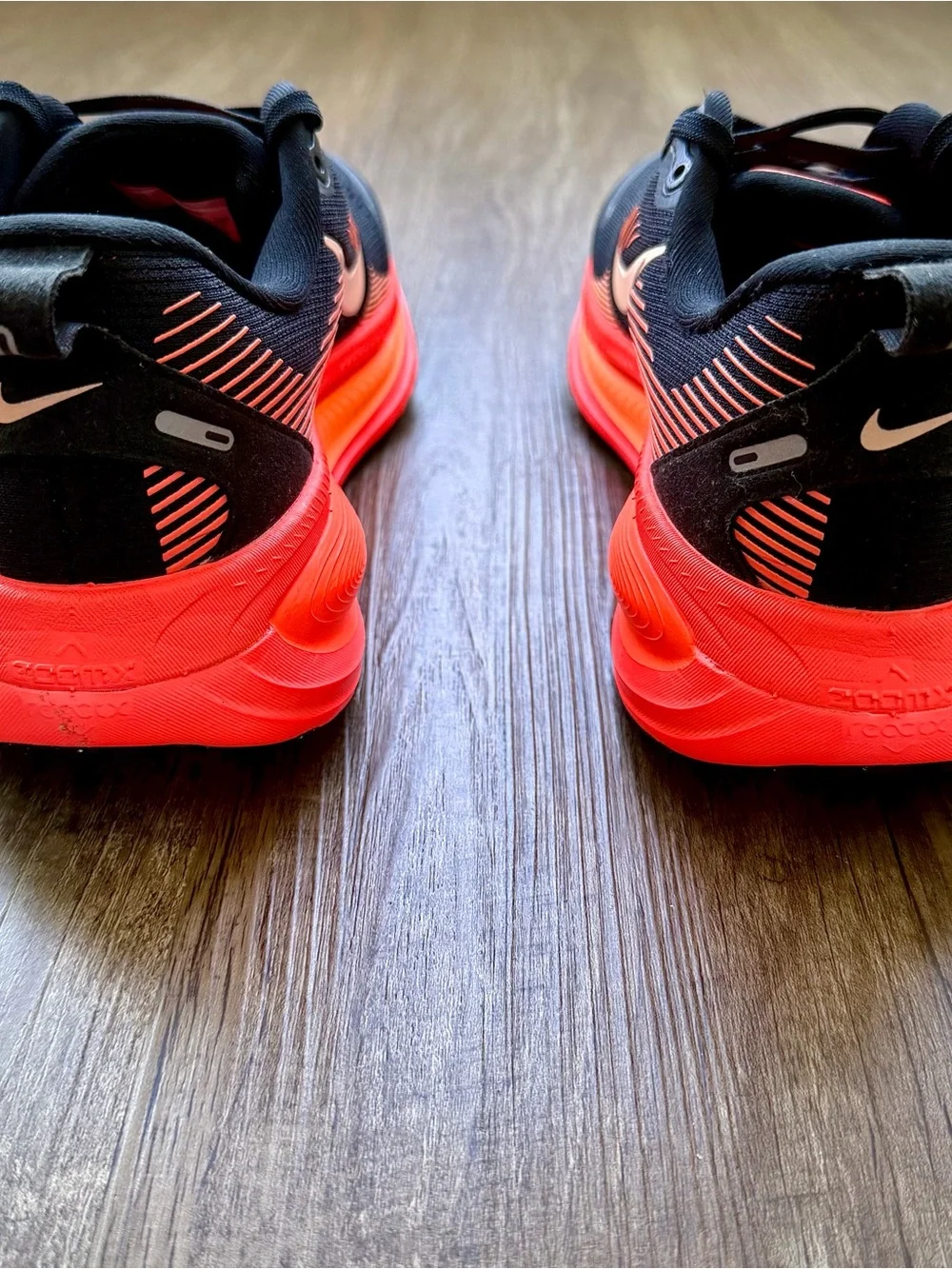 NEW Nike Vomero 18 Black Washed Coral Hot Lava HM6804-010 Women’s Size 8.5